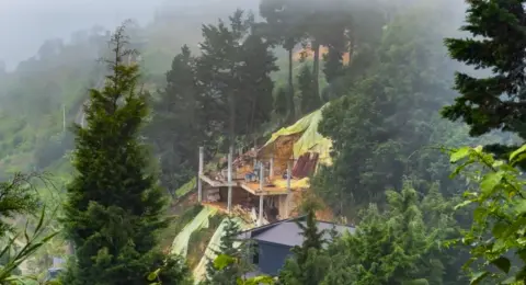 Frenan el urbanismo pirata en Medellín: van 35 obras suspendidas en el Cerro de las Tres Cruces