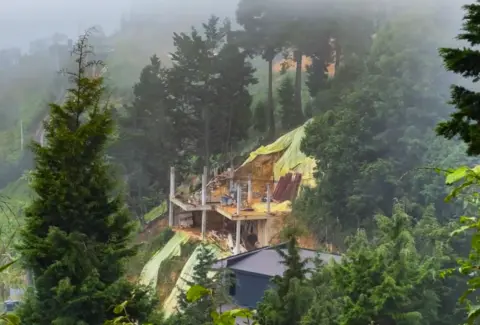 Frenan el urbanismo pirata en Medellín: van 35 obras suspendidas en el Cerro de las Tres Cruces
