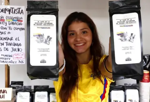 La historia de la deportista paisa que tuvo que vender café para poder representar a Colombia en la copa del mundo de hockey subacuático en Turquía