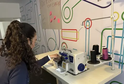 Así buscan enseñar a niños y jóvenes a convertir ideas en proyectos de negocio