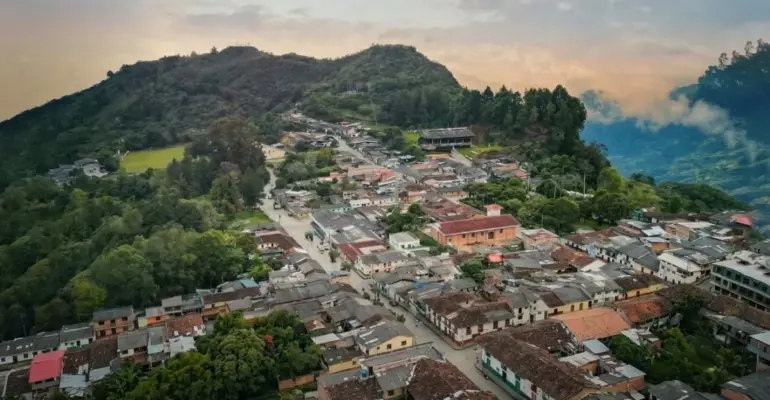 Hallan tres cuerpos en Almaguer, Cauca: esta sería la masacre número 71 de este año en el país