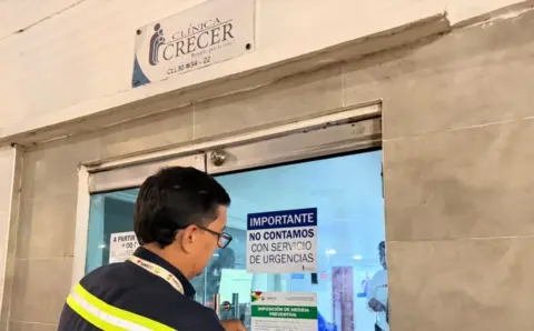 Sellan servicios de la Clínica Crecer tras parto de una mujer en la puerta del centro médico en Cartagena; DADIS detectó fallas de habilitación