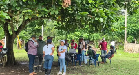 El histórico regreso a Tulapas: 12 familias antioqueñas recuperan las tierras que les despojaron los hermanos Castaño hace 30 años