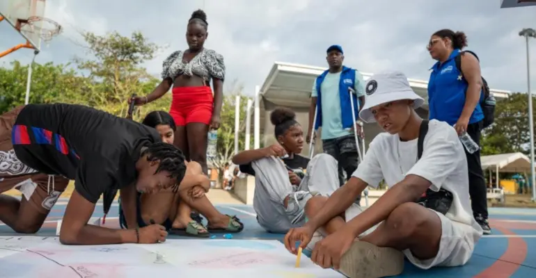Guerra al 'güireo' y el 'chacaleo': el plan de Cali para arrebatarle 600 menores a las redes delictivas