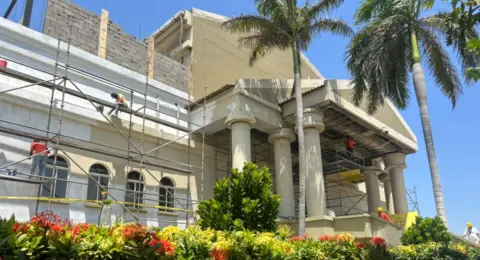 El Gobernador del Atlántico, Eduardo Verano, inspecciona obras de la futura sede presidencial de Abelardo de la Espriella en Barranquilla