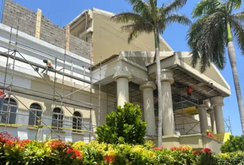El Gobernador del Atlántico, Eduardo Verano, inspecciona obras de la futura sede presidencial de Abelardo de la Espriella en Barranquilla