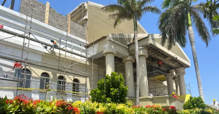 El Gobernador del Atlántico, Eduardo Verano, inspecciona obras de la futura sede presidencial de Abelardo de la Espriella en Barranquilla