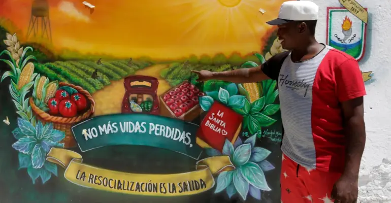 Los jóvenes de las pandillas que evitan enfrentarse entre sí para convertirse en emprendedores de paz en el Cauca