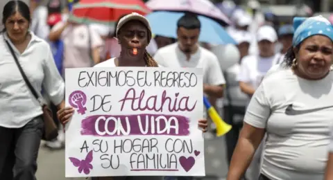 Familiares y amigos de María Camila Potosí marcharon en Cali exigiendo el regreso de la bebé de la joven de 20 años que fue hallada sin vida