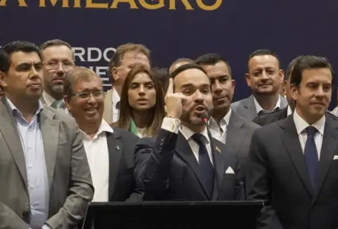 El blindaje en el aeropuerto del Valle y otros puntos por la posesión de Abelardo De la Espriella en Cali: tres pelotones en la terminal aérea