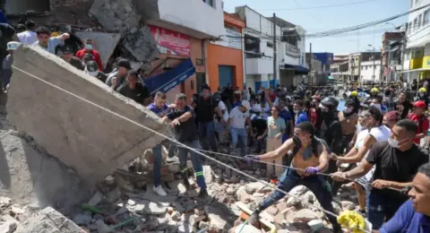 Colombia se moviliza por las víctimas del terremoto más devastador en 27 años