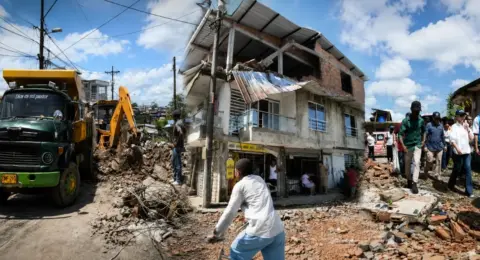 'Un balance devastador': así es la carrera contra el tiempo para evitar una grave crisis sanitaria en Buenaventura