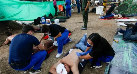 Manos que alivian tras el terremoto: la historia de la brigada de salud que asiste a los rescatistas y voluntarios exhaustos en Cali