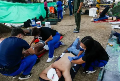 Manos que alivian tras el terremoto: la historia de la brigada de salud que asiste a los rescatistas y voluntarios exhaustos en Cali