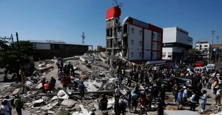 La otra tragedia: tratar de proteger lo que les quedó del azote de saqueadores en Cali, luego del terremoto más aterrador en una década