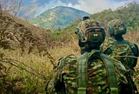 Fuertes enfrentamientos entre grupos armados ilegales atemorizan a los habitantes de Linares, Nariño, quienes permanecen confinados en sus viviendas