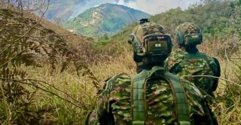 Fuertes enfrentamientos entre grupos armados ilegales atemorizan a los habitantes de Linares, Nariño, quienes permanecen confinados en sus viviendas