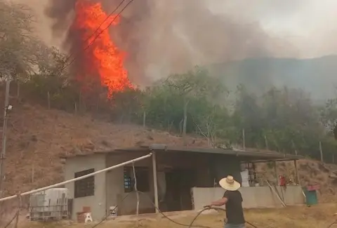 En una vereda del Tolima el fuego se reavivó, estuvo cerca de alcanzar viviendas y las familias escaparon milagrosamente de las llamas