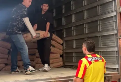 Terremoto en Colombia: desde Barranquilla se suman a la reconstrucción en Pereira y envían 22 toneladas de cemento y 9.000 bloques