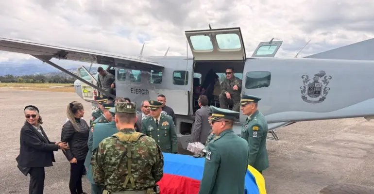 El último adiós al capitán Pirajón: Sogamoso recibió con honores al oficial asesinado en el ataque con drones explosivos en Ocaña, Norte de Santander