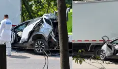 Aparatoso accidente múltiple en Simacota, Santander, deja una mujer muerta y dos heridos: uno de los carros chocó contra un camión y quedó destruido