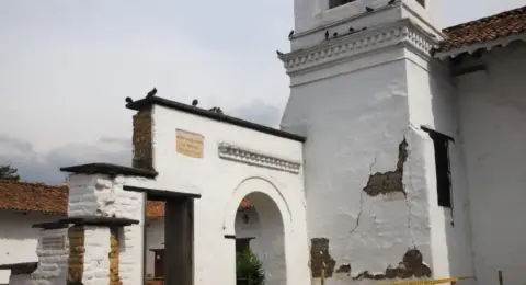 Templos averiados y la fe al aire libre: el drama de las iglesias afectadas por el terremoto en el Valle del Cauca