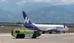 Susto en el aeropuerto Alfonso Bonilla Aragón por humo en la parte delantera de un avión de Wingo