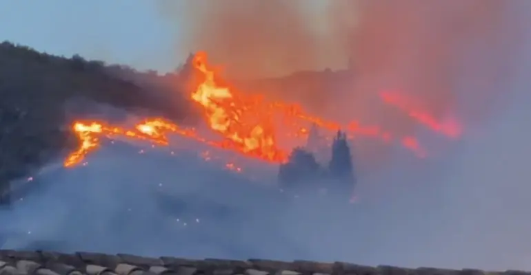 Grave incendio consume el cerro de San Marcos en Villa de Leyva: autoridades aseguran que fue provocado