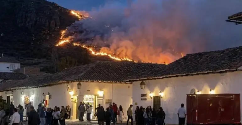 Voraz incendio ha consumido ya cerca de 180 hectáreas de vegetación en Villa de Leyva y tiene en alerta a todo el municipio