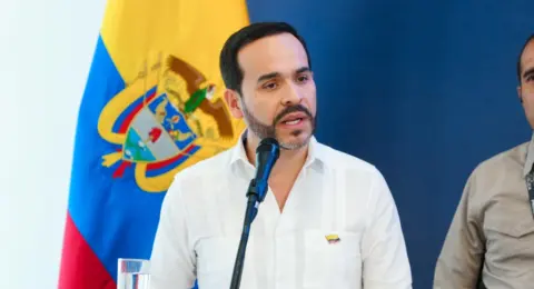 Presidente De La Espriella viajó a Santa Marta tras ataques de las Acsn y dijo que la Fuerza Pública patrulla barrios: 'No van a arrodillar al pueblo'