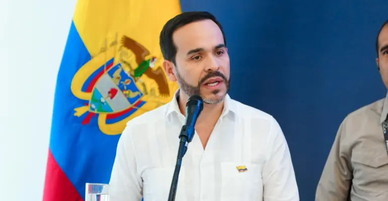 Presidente De La Espriella viajó a Santa Marta tras ataques de las Acsn y dijo que la Fuerza Pública patrulla barrios: 'No van a arrodillar al pueblo'