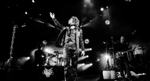 Música para sanar la ciudad: Enrique Bunbury regresa a Cali en un momento clave de reencuentro y reactivación