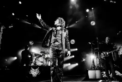 Música para sanar la ciudad: Enrique Bunbury regresa a Cali en un momento clave de reencuentro y reactivación