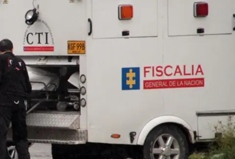 Tres policías quedaron heridos y un presunto delincuente murió tras una balacera en el centro de Cali: los uniformados acudieron por un robo