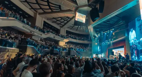 Más que un concierto: la Arena USC se transforma en una 'máquina del tiempo' para revivir el alma pop de los 90 en Cali