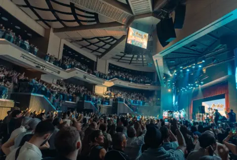 Más que un concierto: la Arena USC se transforma en una 'máquina del tiempo' para revivir el alma pop de los 90 en Cali