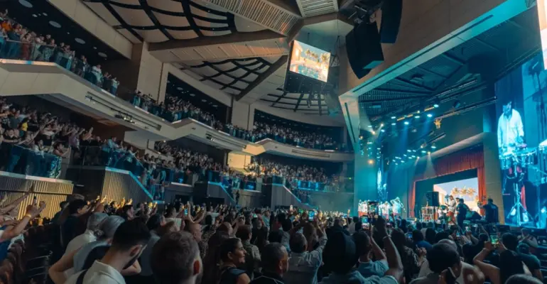Más que un concierto: la Arena USC se transforma en una 'máquina del tiempo' para revivir el alma pop de los 90 en Cali