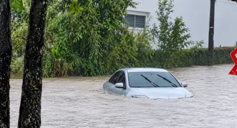 Tensión en Cali por fuerte aguacero: vías inundadas y colapso en la movilidad, entre las principales consecuencias