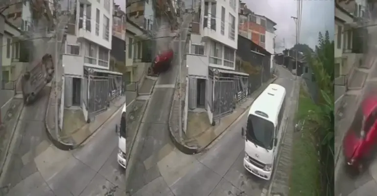 Impactante video captó a un conductor que perdió el control de su vehículo y cayó por una pendiente en Manizales: chocó contra una vivienda
