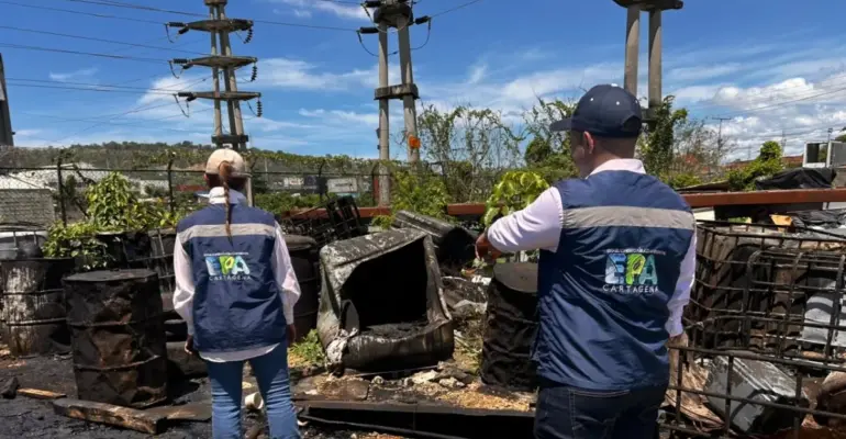 Indignante: sellan una empresa y capturan a cinco personas con fines penales por realizar descargas de residuos peligrosos a la bahía de Cartagena