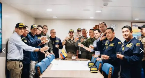 Armada Nacional explicó el brindis durante la visita del presidente Abelardo De La Espriella al buque ARC en San Andrés: 'Tradiciones históricas'