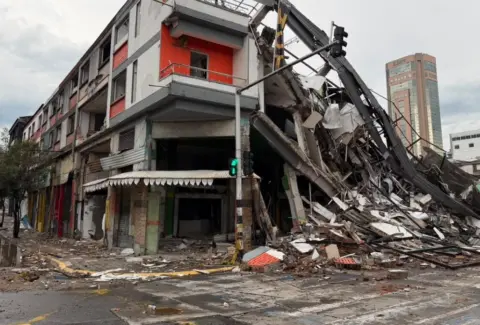Colapsó una edificación en Pereira pendiente de demolición este sábado: Bomberos confirman que no se hallaron personas entre los escombros