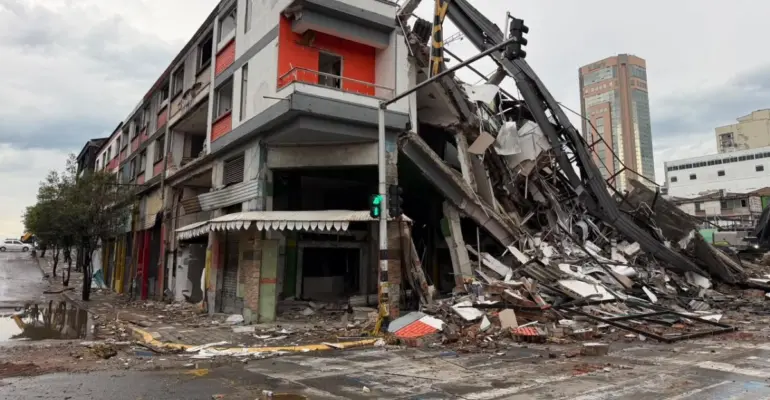 Colapsó una edificación en Pereira pendiente de demolición este sábado: Bomberos confirman que no se hallaron personas entre los escombros