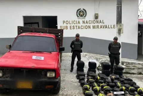 Lo que parecía el volcamiento de una camioneta reveló el transporte de 180 kilos de marihuana en el norte del Valle