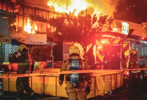 Incendio en Cartagena consumió una ferretería, una bodega de productos químicos y un almacén de grandes superficies